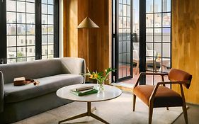 The Industrialist Hotel Gowanus Brooklyn, Sonder